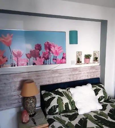 Joanna's , Key Locker By Whatsapp Own Entrance, Own Bathroom アパート ヨール