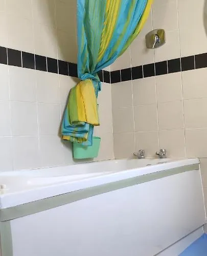 Joanna's , Key Locker By Whatsapp Own Entrance, Own Bathroom Йол